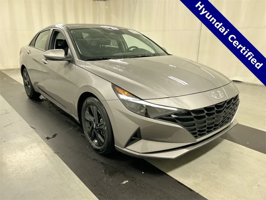 2023 Hyundai Elantra SEL photo 1