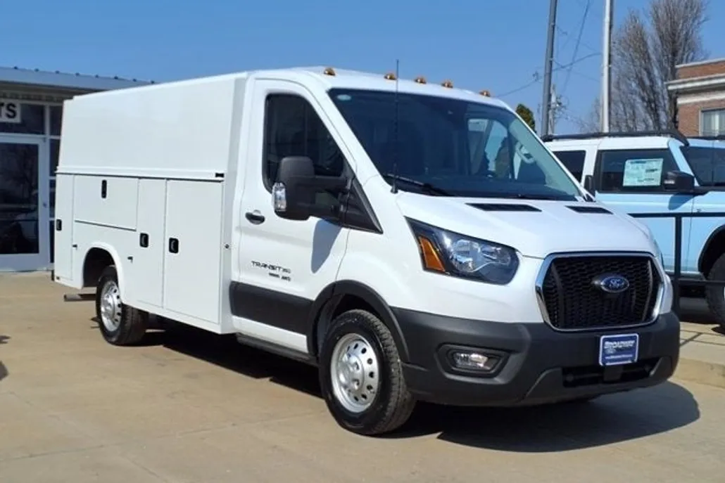 2024 Ford Transit Cutaway photo 1