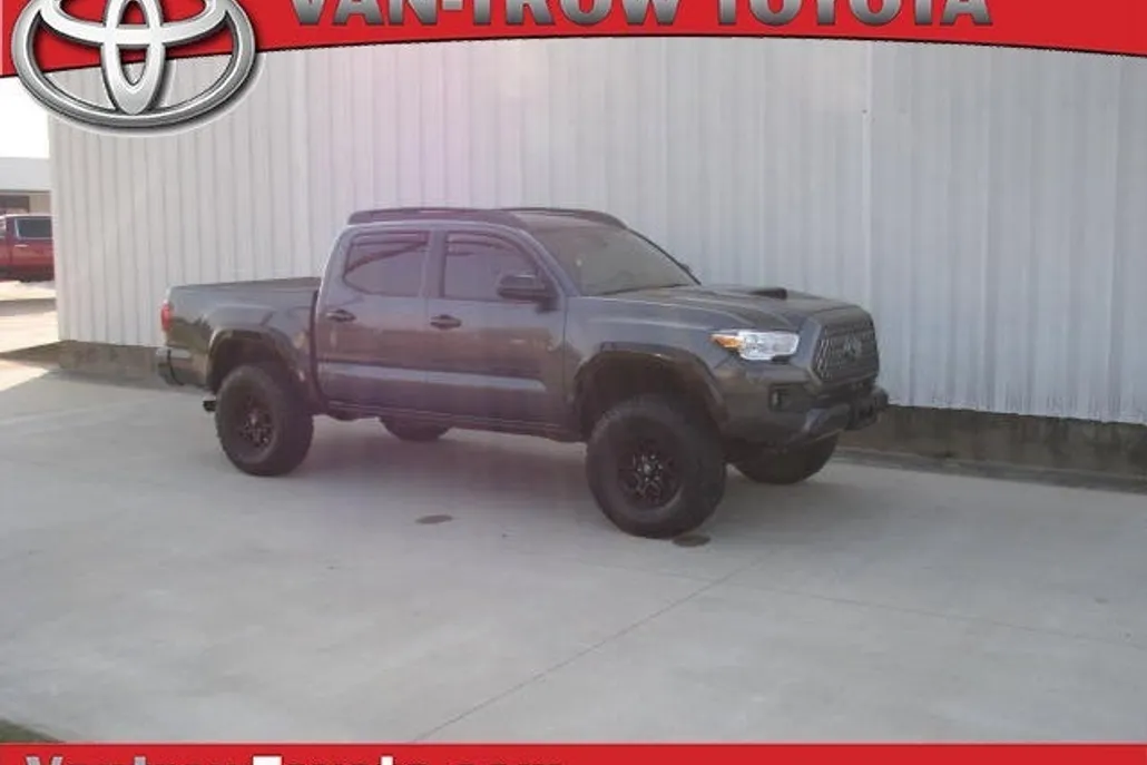 2022 Toyota Tacoma SR5 Double Cab photo 1