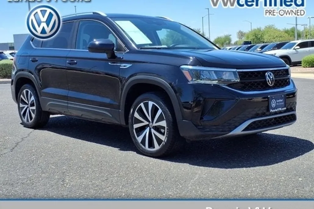 2024 Volkswagen Taos SE photo 1