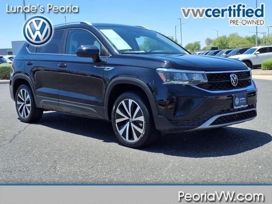 2024 Volkswagen Taos SE photo 1