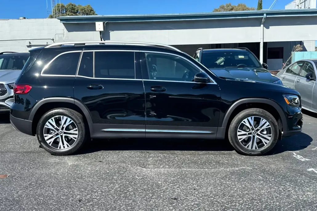 2026 Mercedes Benz GLB 250 photo 1