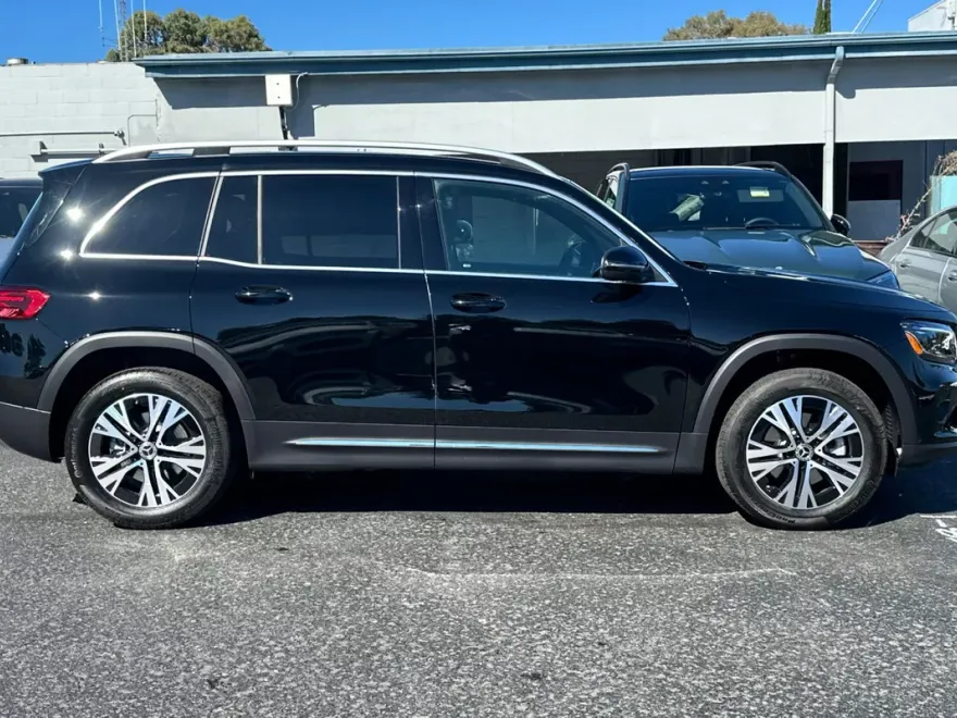 2026 Mercedes Benz GLB 250 photo 1