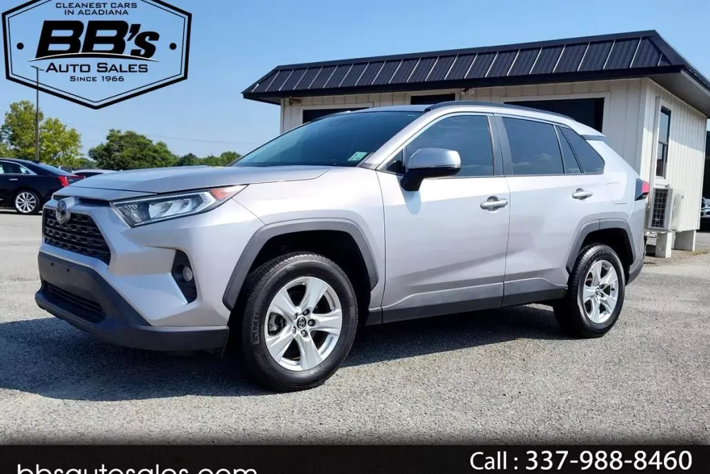 2020 Toyota RAV4 XLE photo 1