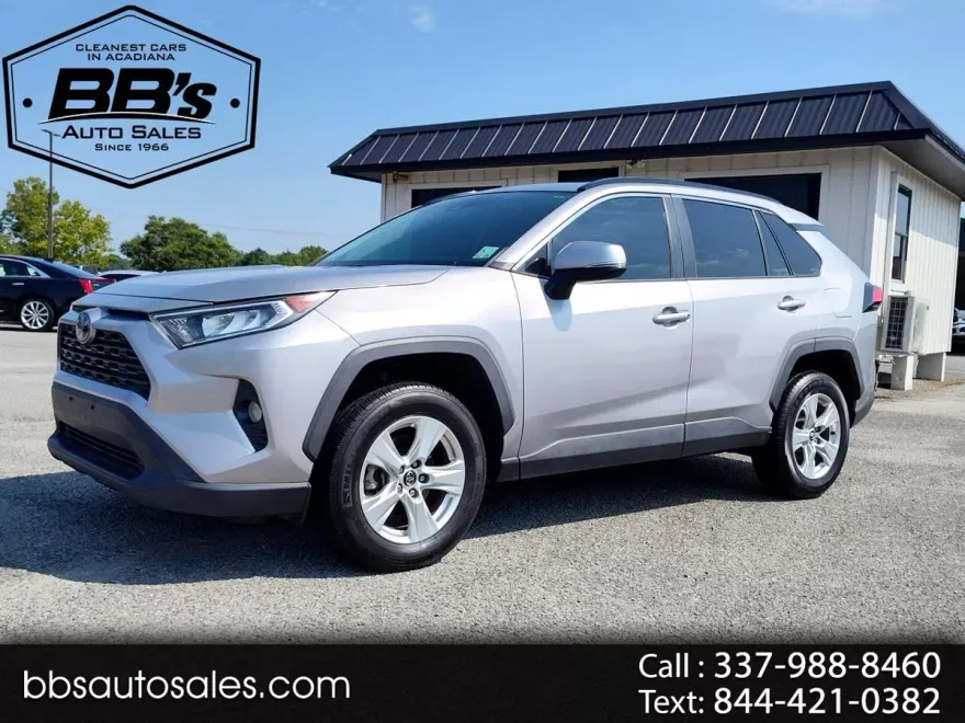 2020 Toyota RAV4 XLE photo 1