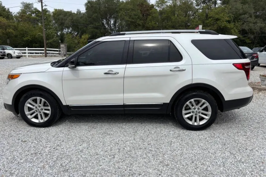 2015 Ford Explorer XLT photo 1