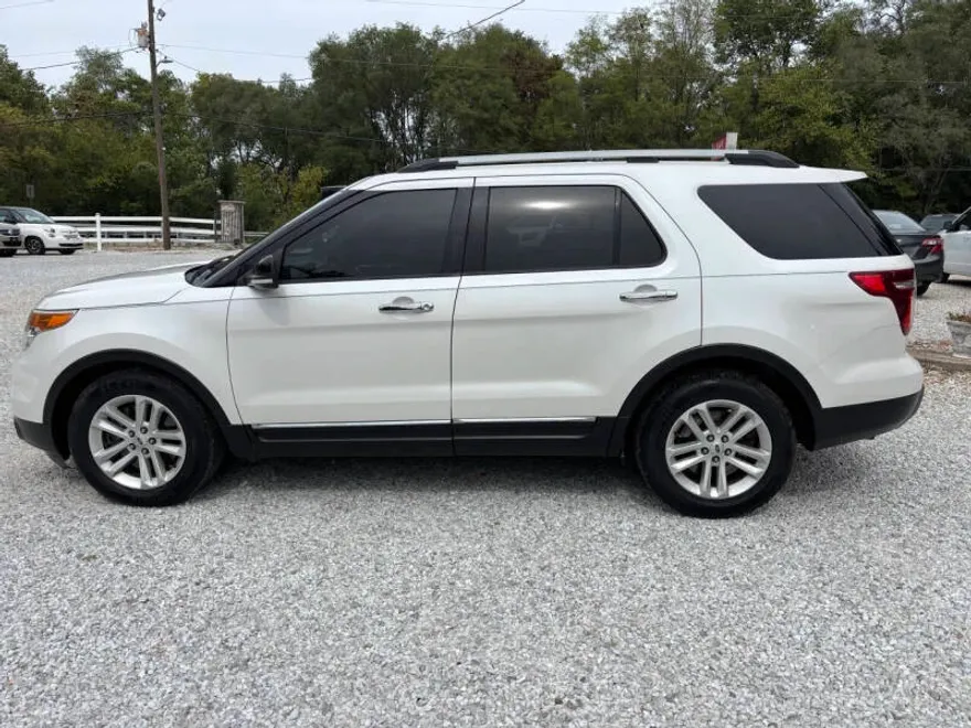 2015 Ford Explorer XLT photo 1