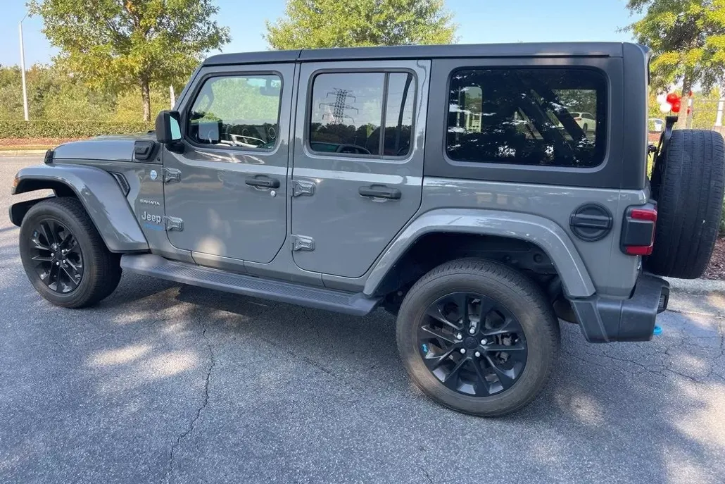 2022 Jeep Wrangler Unlimited 4xe Sahara photo 1