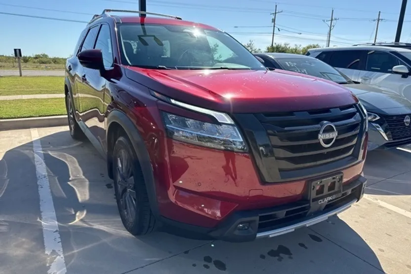 2023 Nissan Pathfinder SL photo 1