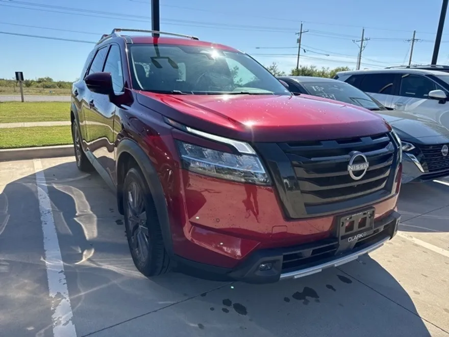 2023 Nissan Pathfinder SL photo 1