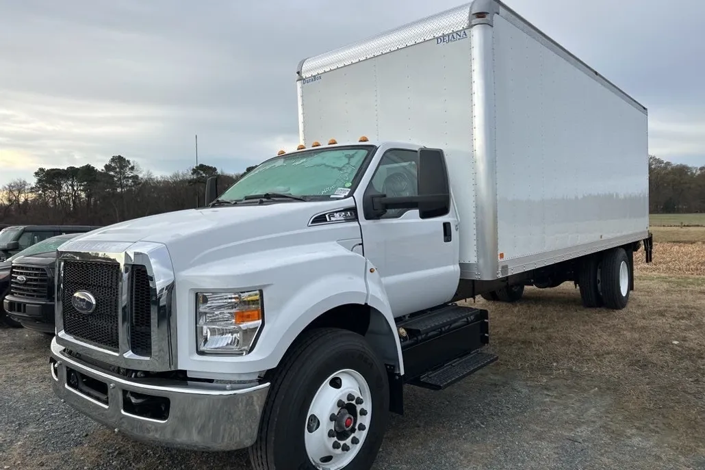 2025 Ford F-650 photo 1