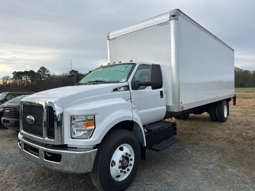 2025 Ford F-650 photo 1