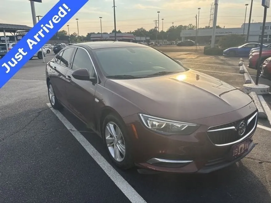 2018 Buick Regal Sportback Preferred photo 1