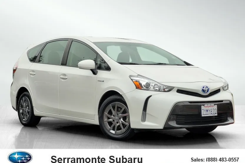 2017 Toyota Prius V Three photo 1