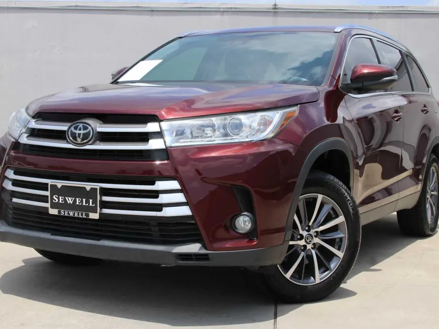 2019 Toyota Highlander XLE photo 1