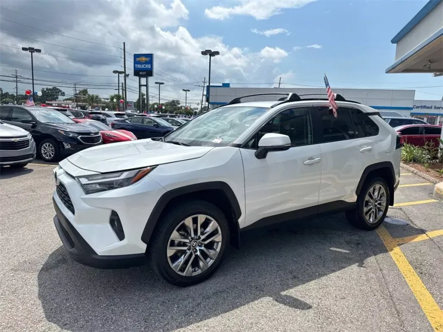 2023 Toyota RAV4 XLE Premium photo 1