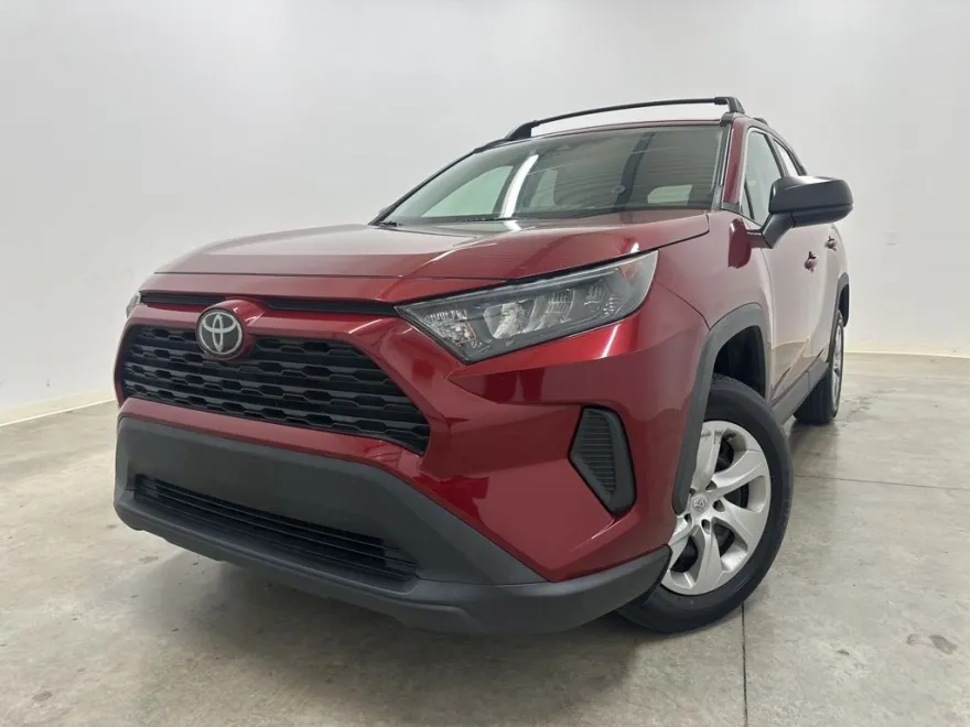 2019 Toyota RAV4 LE photo 1