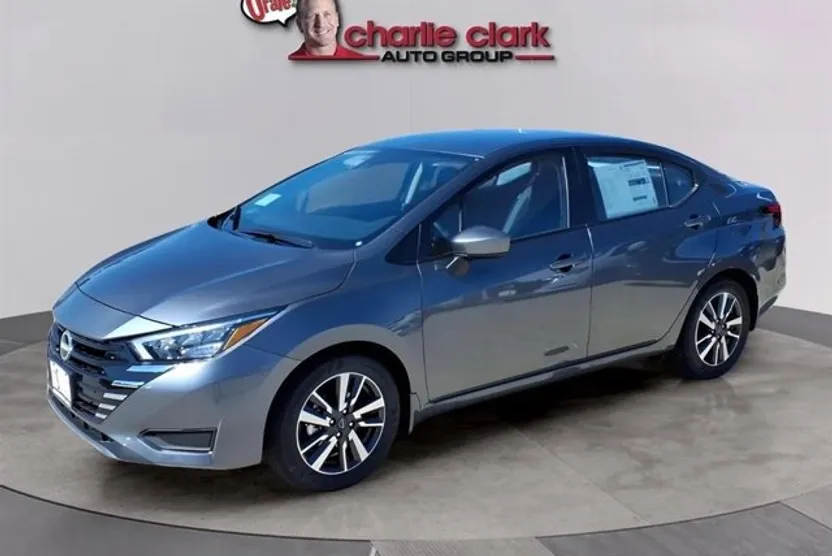 2025 Nissan Versa SV photo 1