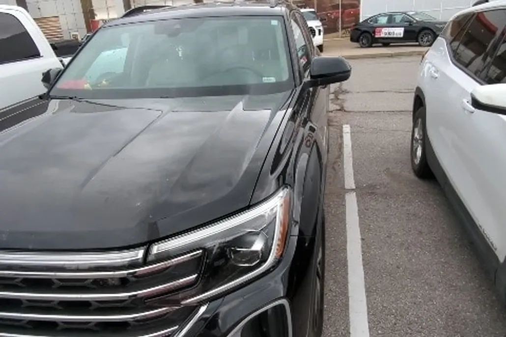 2024 Volkswagen Atlas SE Technology photo 1