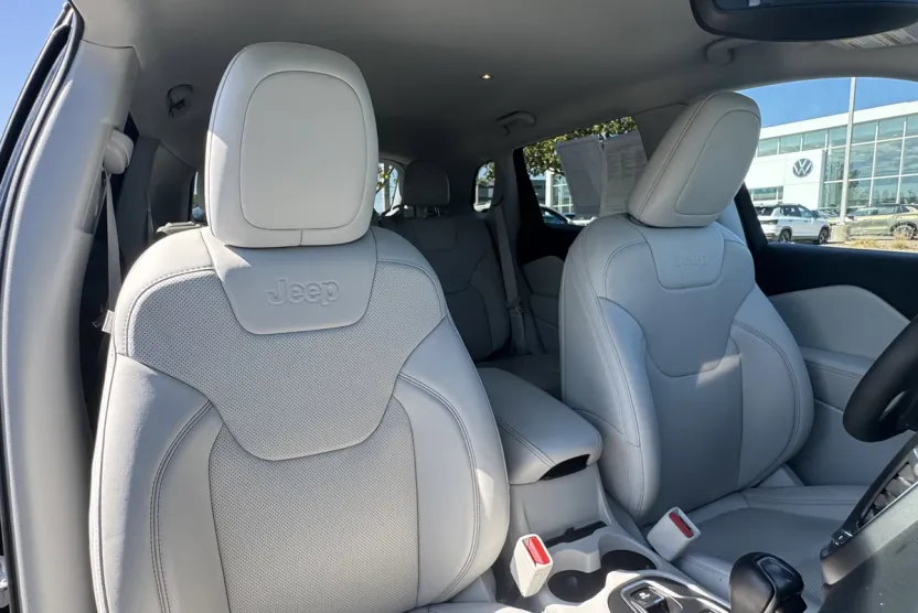 2021 Jeep Cherokee Latitude Lux photo 1