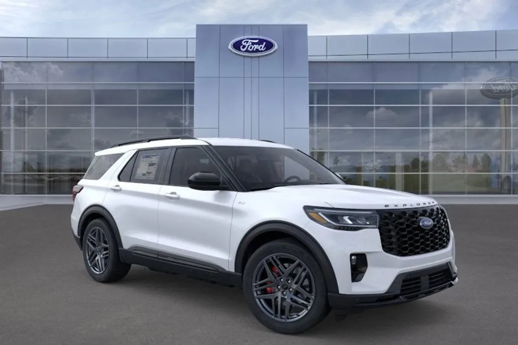 2025 Ford Explorer ST-Line photo 1