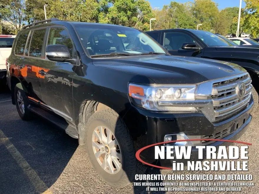 2016 Toyota Land Cruiser photo 1