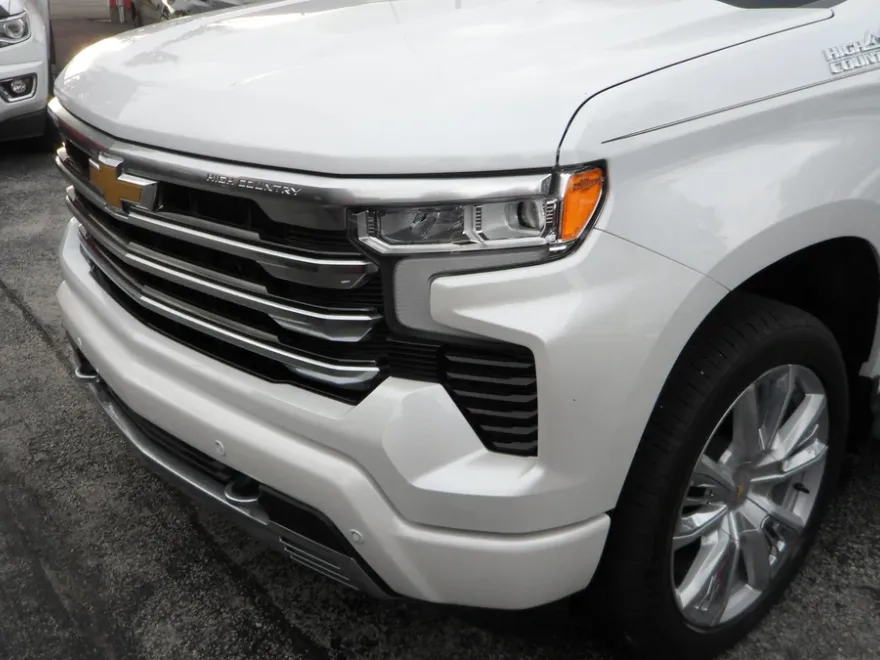 2023 Chevrolet Silverado 1500 High Country photo 1