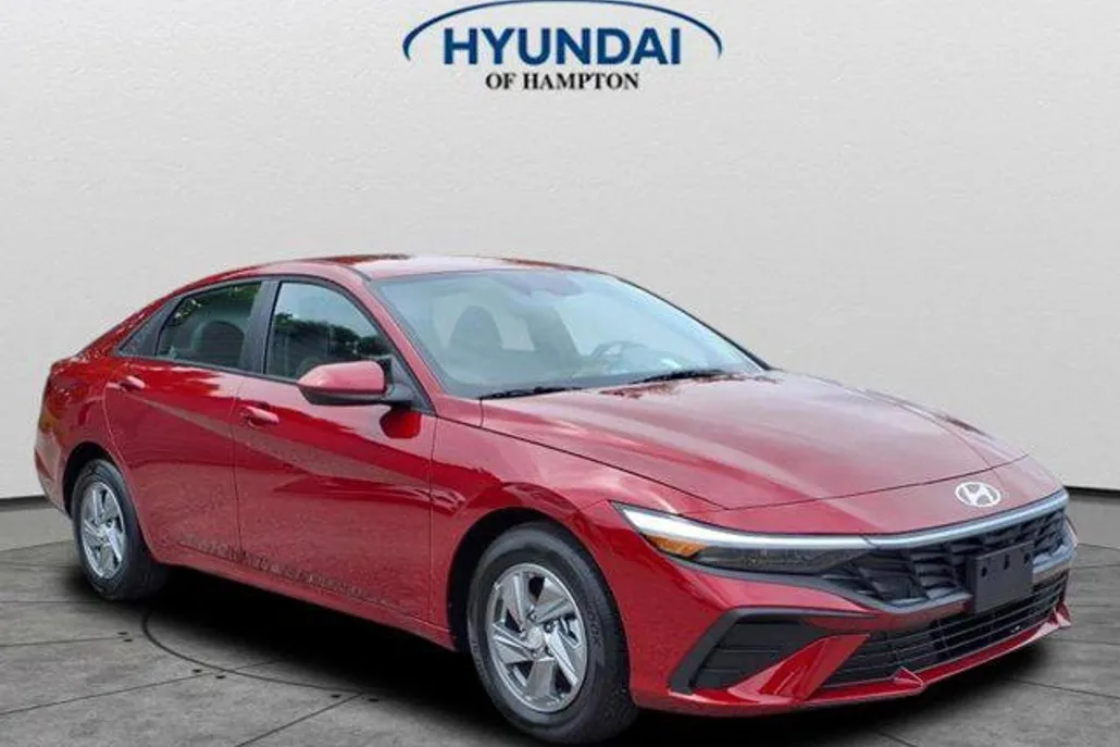 2025 Hyundai Elantra SE photo 1