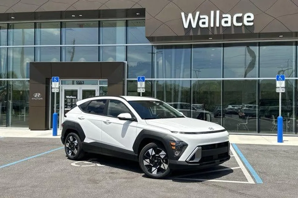 2025 Hyundai Kona SEL photo 1
