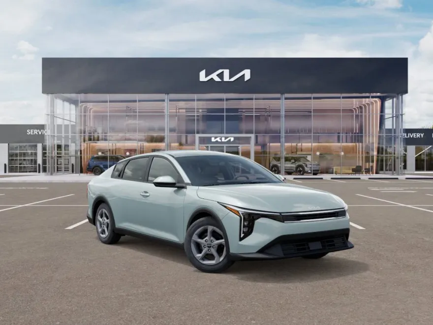 2025 Kia K4 LXS photo 1
