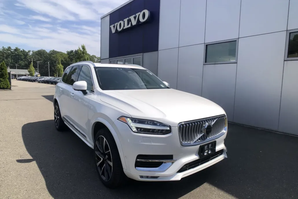 2024 Volvo XC90 B5 Plus photo 1