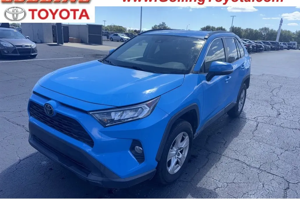 2021 Toyota RAV4 XLE photo 1