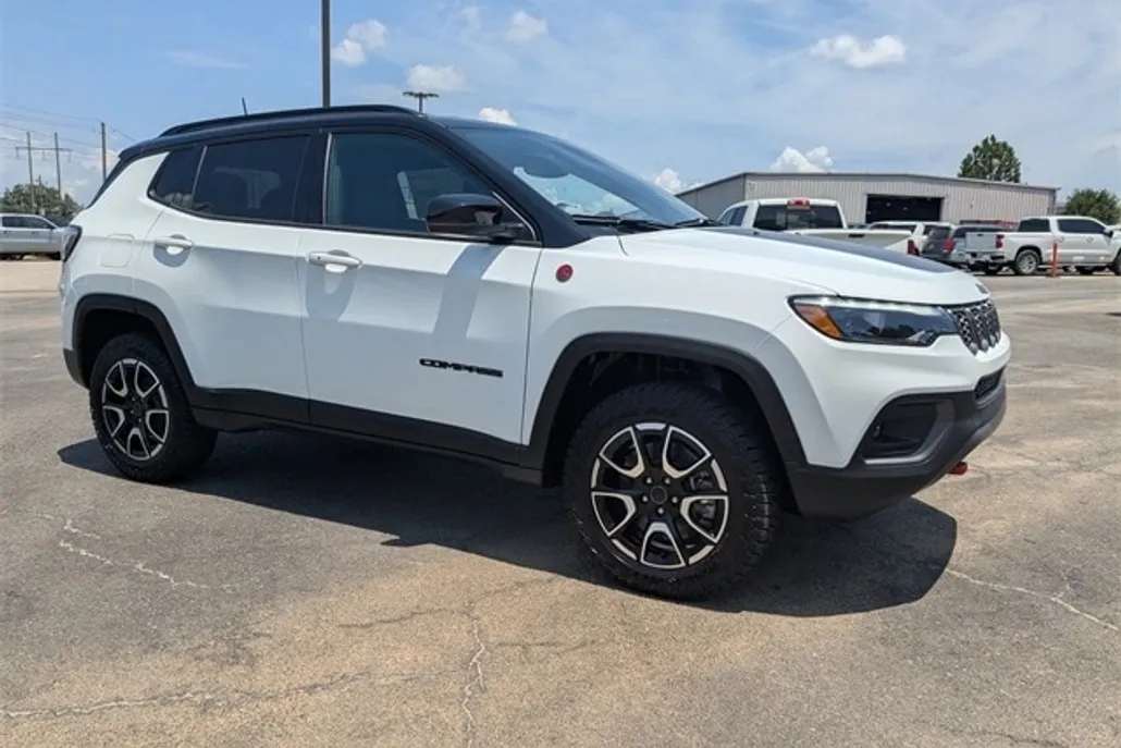 2025 Jeep Compass Trailhawk photo 1