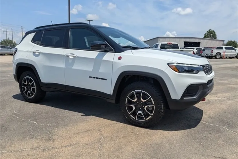 2025 Jeep Compass Trailhawk photo 1