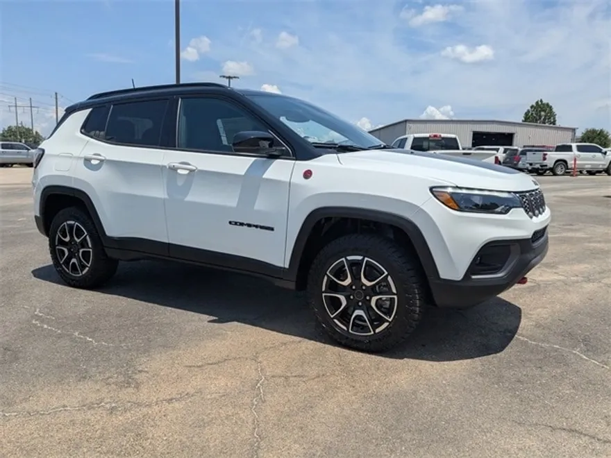 2025 Jeep Compass Trailhawk photo 1