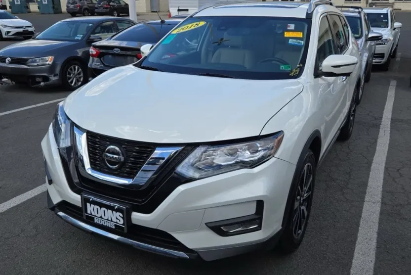 2018 Nissan Rogue SL photo 1