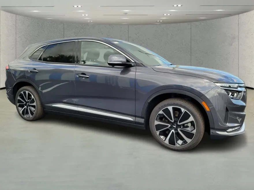 2025 Vinfast VF 8 8 photo 1