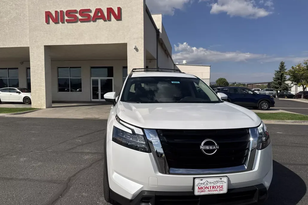 2025 Nissan Pathfinder SV photo 1
