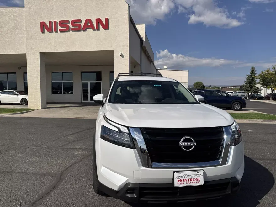 2025 Nissan Pathfinder SV photo 1