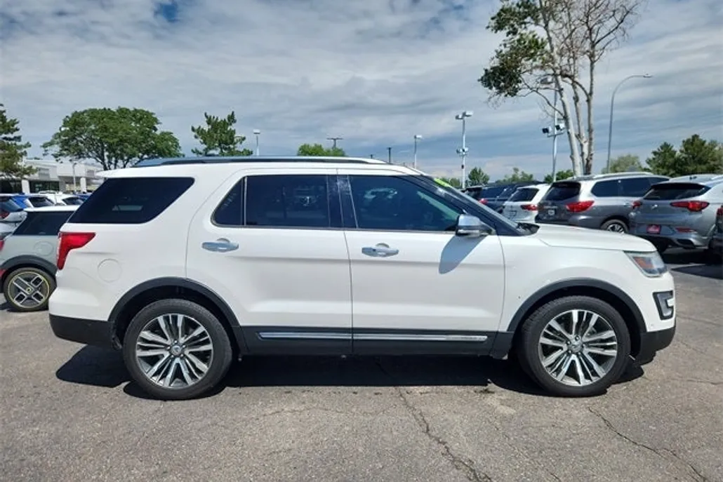 2017 Ford Explorer Platinum photo 1
