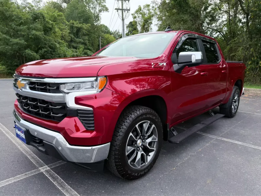 2024 Chevrolet Silverado 1500 LT photo 1