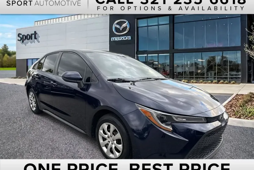 2022 Toyota Corolla LE photo 1