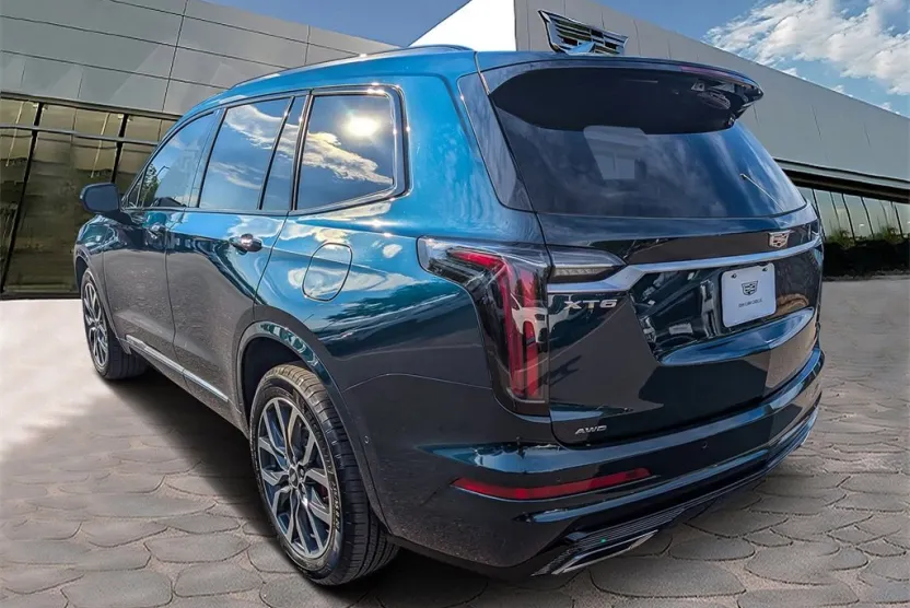 2025 Cadillac XT6 Sport photo 1
