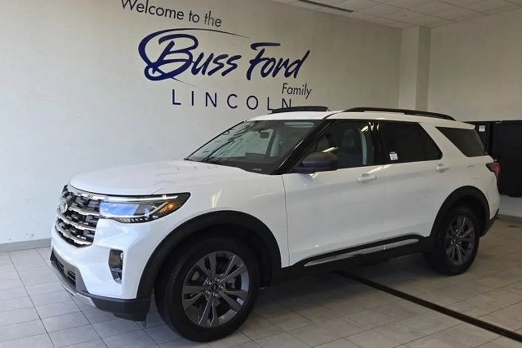 2025 Ford Explorer photo 1