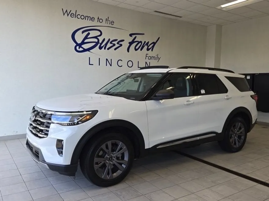2025 Ford Explorer photo 1