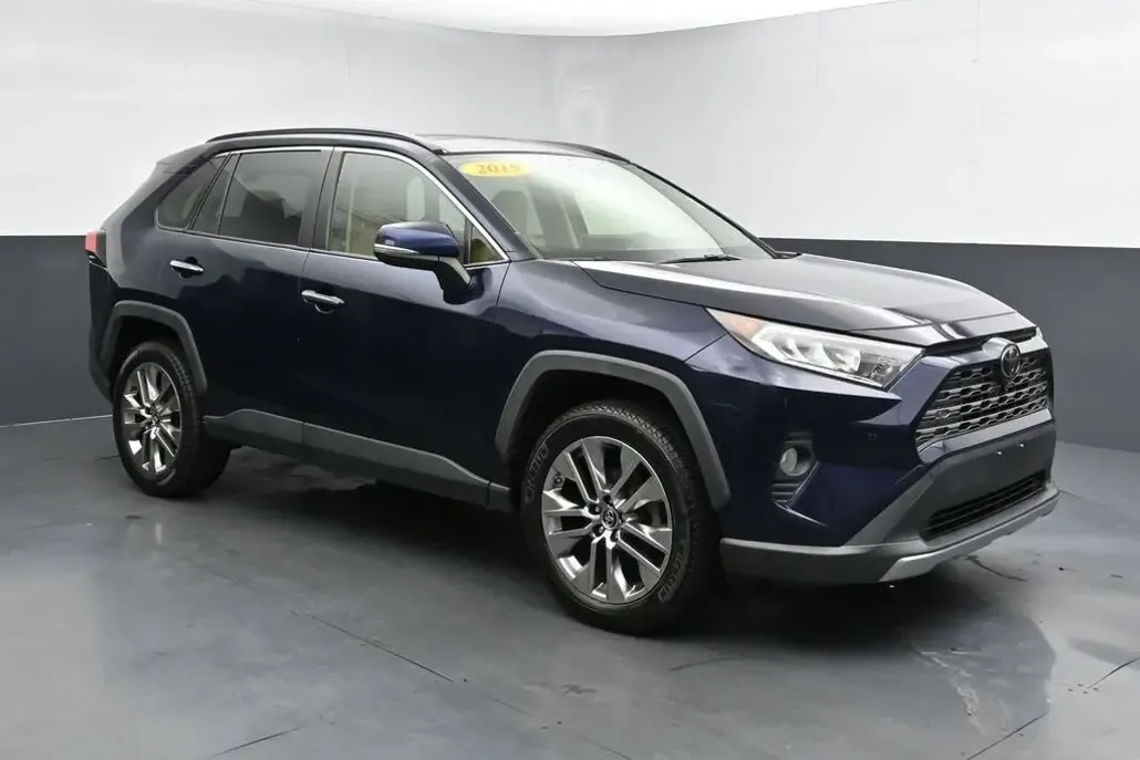2019 Toyota RAV4 Limited photo 1