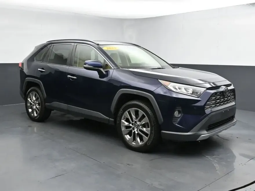 2019 Toyota RAV4 Limited photo 1