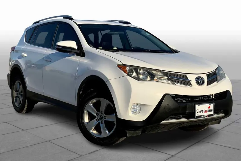 2015 Toyota RAV4 XLE photo 1