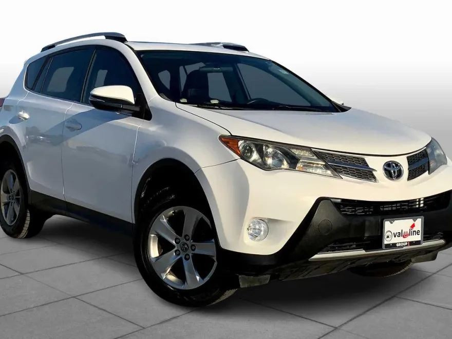 2015 Toyota RAV4 XLE photo 1