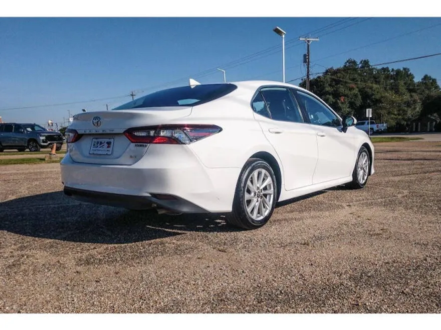 2024 Toyota Camry LE photo 1